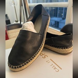 Comfortable and nice design
Match with everything 
Leather fabric